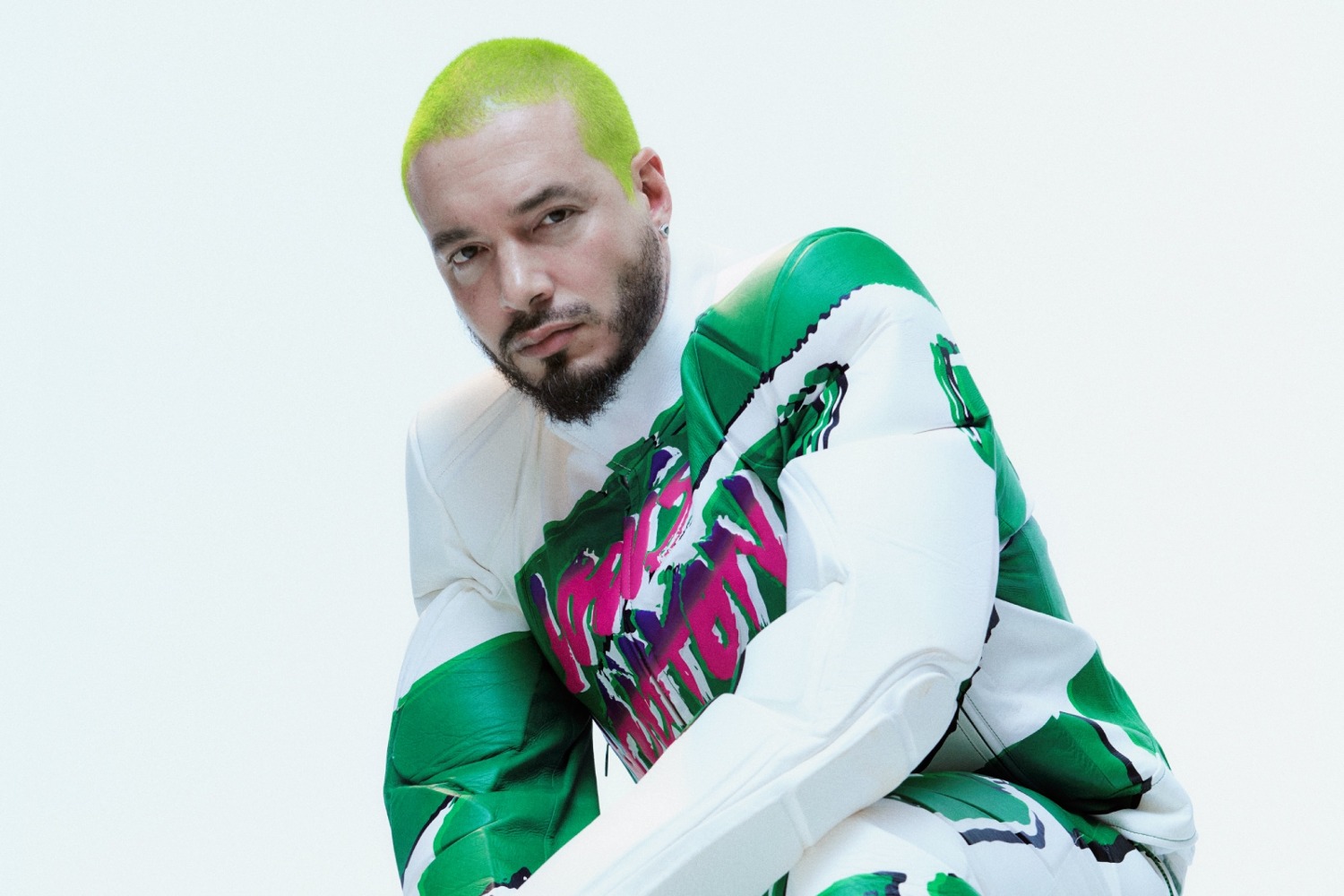 Ο J Balvin Κυκλοφορεί το Νέο Επιτυχημένο Single “Dientes” με DJ Khaled και Usher J Balvin