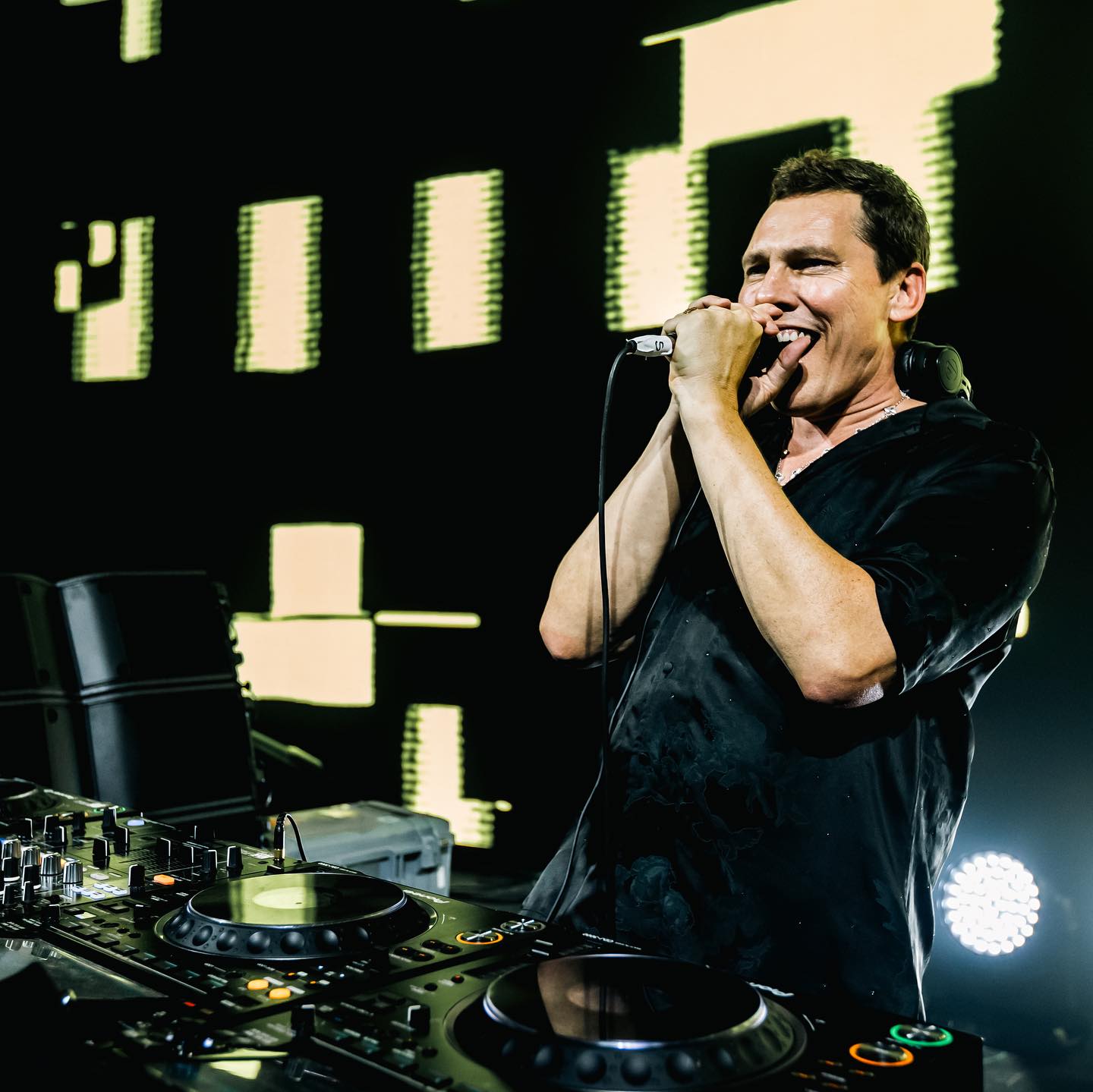 Tiësto & Tears for Fears σε Ένα Υπέροχο Remix: ‘Rule the World (Everybody)’ Tiësto