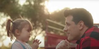 «Είμαι Εδώ Για Σένα» : Ο Θοδωρής Φέρρης στο νέο συγκινητικό του video clip Θοδωρής Φέρρης - Είμαι Εδώ Για Σένα