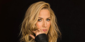 Sheryl Crow “Evolution” : Ένα Νέο Κεφάλαιο στην Αμερικανική Ροκ Ιστορία Sheryl Crow