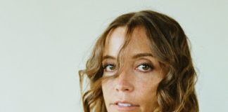 Η LP Giobbi Παρουσιάζει το Νέο Σινγκλ “Love Come Through” με τον Panama από το Επερχόμενο Άλμπουμ Dotr Η LP Giobbi Παρουσιάζει το Νέο Σινγκλ "Love Come Through" με τον Panama από το Επερχόμενο Άλμπουμ Dotr